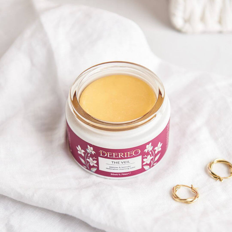 Deerieo the Veil cleansign balm comes in a luxurious glass jar.