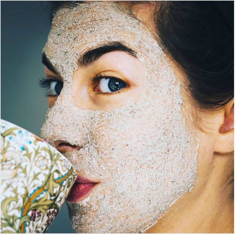 Deerieo Secret Garden herbal face mask is activated by mixing with water to keep it 100% natural.