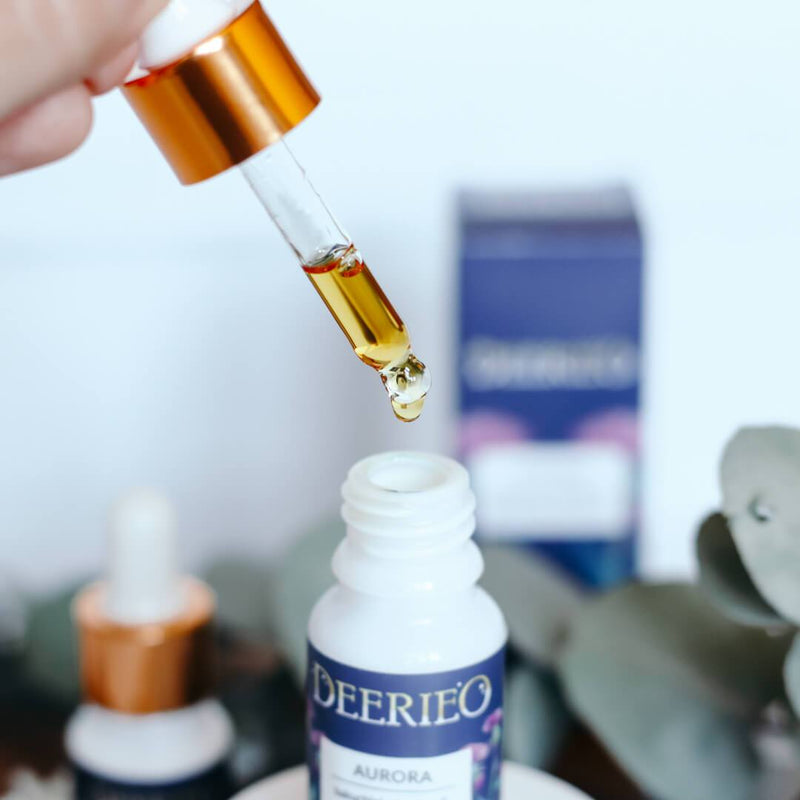 Deerieo Aurora natural oil serum has deep amber colour from precious plant extracts, that include bakuchiol and acai berry oil.